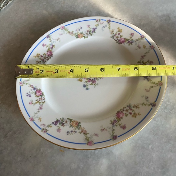 Limoges White and Gold Dinner Plates with Floral Design - Picture 4 of 4